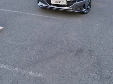 Hyundai Elantra 2023 года за 11 000 000 тг. в Уральск – фото 2