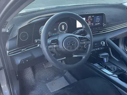 Hyundai Elantra 2023 года за 11 000 000 тг. в Уральск – фото 10