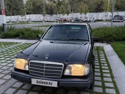 Mercedes-Benz E 220 1995 года за 1 900 000 тг. в Алматы – фото 2
