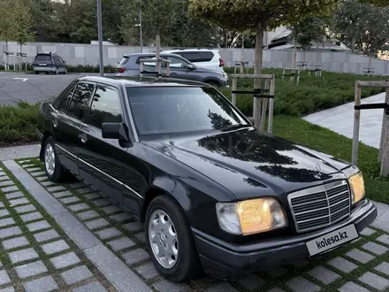 Mercedes-Benz E 220 1995 года за 1 900 000 тг. в Алматы