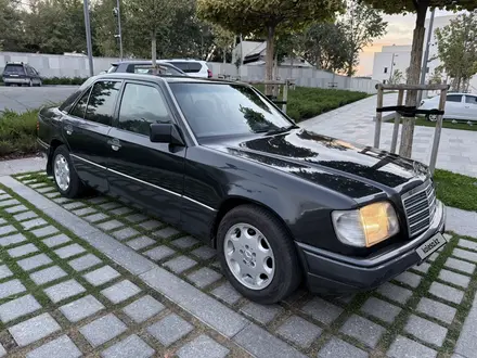 Mercedes-Benz E 220 1995 года за 1 900 000 тг. в Алматы – фото 3