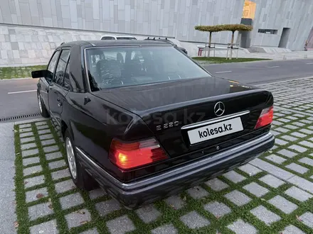 Mercedes-Benz E 220 1995 года за 1 900 000 тг. в Алматы – фото 6