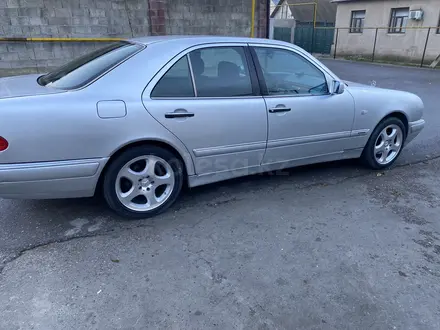 Mercedes-Benz E 230 1995 года за 3 600 000 тг. в Аксукент – фото 2