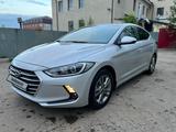 Hyundai Elantra 2018 года за 7 990 000 тг. в Уральск – фото 2