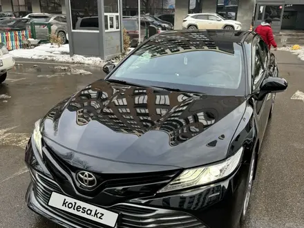 Toyota Camry 2019 года за 14 000 000 тг. в Алматы