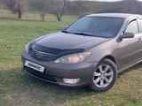 Toyota Camry 2004 года за 6 000 000 тг. в Байсерке – фото 2