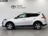 Toyota RAV4 2018 годаfor10 990 000 тг. в Астана – фото 3