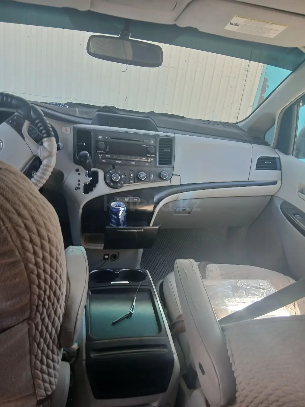 Toyota Sienna, 2011