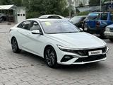 Hyundai Elantra 2024 годаfor8 400 000 тг. в Алматы – фото 2