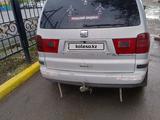 SEAT Alhambra 2002 года за 2 000 000 тг. в Уральск – фото 2