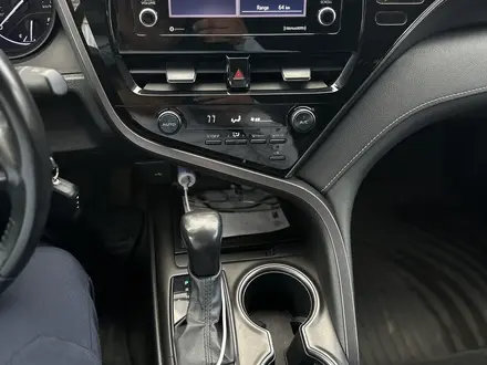Toyota Camry 2020 года за 10 500 000 тг. в Актобе – фото 12