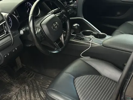 Toyota Camry 2020 года за 10 500 000 тг. в Актобе – фото 11