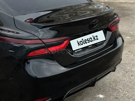 Toyota Camry 2020 года за 10 500 000 тг. в Актобе – фото 15