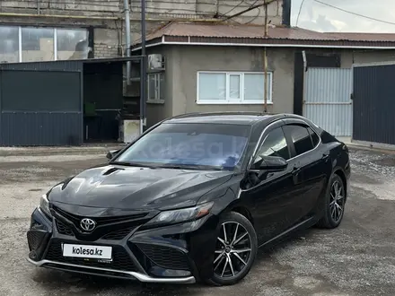 Toyota Camry 2020 года за 10 500 000 тг. в Актобе