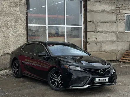Toyota Camry 2020 года за 10 500 000 тг. в Актобе – фото 4