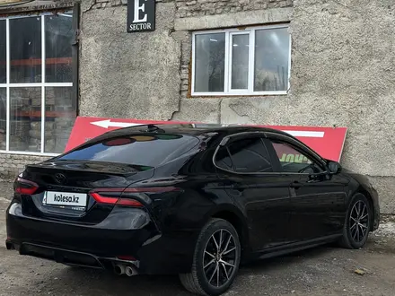 Toyota Camry 2020 года за 10 500 000 тг. в Актобе – фото 6