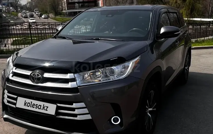 Toyota Highlander 2019 года за 17 800 000 тг. в Алматы