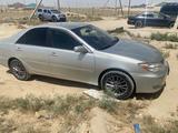 Toyota Camry 2004 годаfor4 000 000 тг. в Жанаозен – фото 5