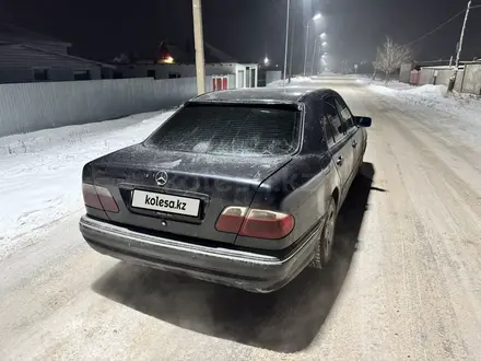 Mercedes-Benz E 230 1997 года за 1 600 000 тг. в Караганда – фото 4