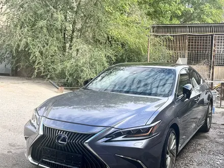 Lexus ES 300h 2020 года за 25 000 000 тг. в Шымкент