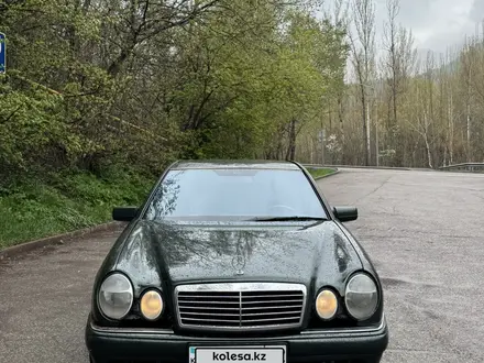 Mercedes-Benz E 280 1997 года за 2 600 000 тг. в Алматы – фото 4