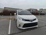 Toyota Sienna 2017 года за 14 000 000 тг. в Актау