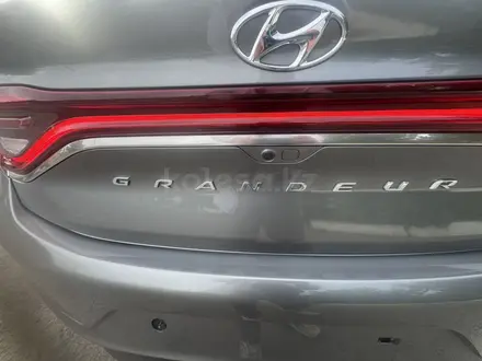 Hyundai Grandeur 2017 года за 9 950 000 тг. в Алматы – фото 27