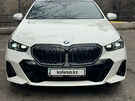 BMW 530 2024 года за 41 000 000 тг. в Алматы – фото 3