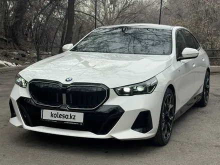 BMW 530 2024 года за 41 000 000 тг. в Алматы – фото 4