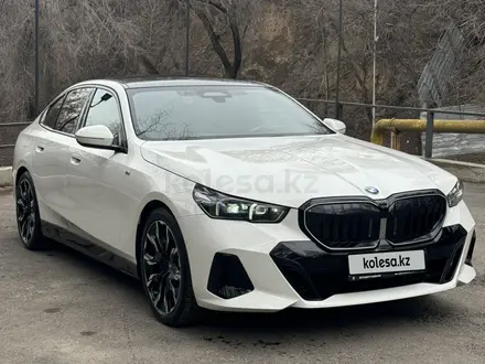 BMW 530 2024 года за 41 000 000 тг. в Алматы – фото 2