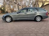 Mercedes-Benz C 320 2005 года за 4 500 000 тг. в Караганда – фото 3