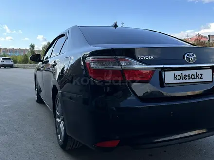 Toyota Camry 2016 года за 11 650 000 тг. в Актобе – фото 5