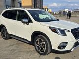 Subaru Forester 2022 года за 10 950 000 тг. в Уральск – фото 2