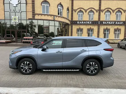 Toyota Highlander 2022 года за 22 900 000 тг. в Уральск – фото 2