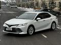 Toyota Camry 2018 года за 14 300 000 тг. в Алматы – фото 2