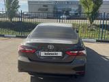 Toyota Camry 2022 года за 14 000 000 тг. в Уральск – фото 3