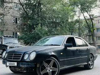 Mercedes-Benz E 230