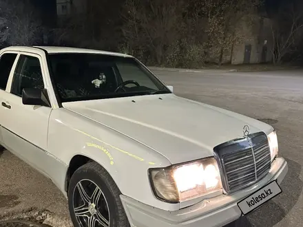 Mercedes-Benz E 200 1992 года за 1 300 000 тг. в Караганда – фото 3