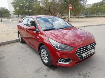 Hyundai Accent 2018 года за 6 500 000 тг. в Актау – фото 2