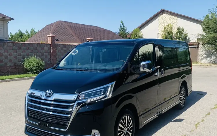 Toyota Granvia 2023 года за 42 800 000 тг. в Алматы