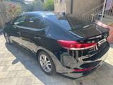 Hyundai Elantra 2018 годаfor6 500 000 тг. в Атырау – фото 2