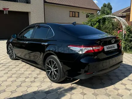 Toyota Camry 2021 года за 14 900 000 тг. в Уральск – фото 6