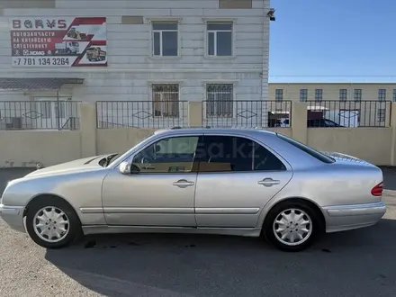 Mercedes-Benz E 320 1999 года за 4 000 000 тг. в Актау – фото 4