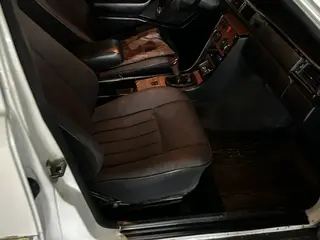 Mercedes-Benz E 230