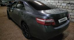 Toyota Camry 2007 года за 5 900 000 тг. в Актобе – фото 2