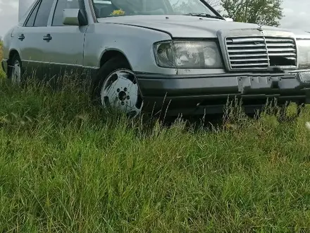 Mercedes-Benz E 200 1995 года за 1 600 000 тг. в Жанаарка – фото 3