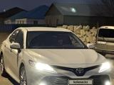 Toyota Camry 2018 года за 14 000 000 тг. в Атырау