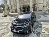 Toyota Highlander 2015 года за 16 500 000 тг. в Алматы