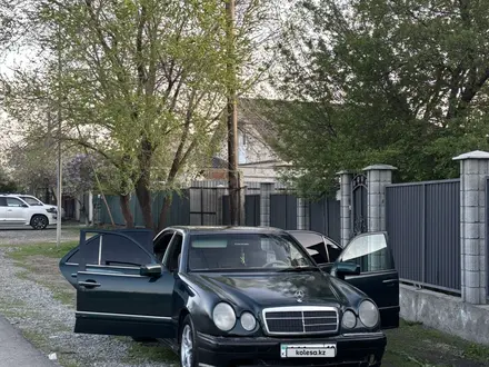 Mercedes-Benz E 230 1995 года за 1 800 000 тг. в Талдыкорган