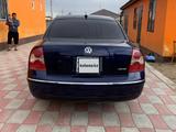 Volkswagen Passat 2004 годаfor2 900 000 тг. в Атырау – фото 2